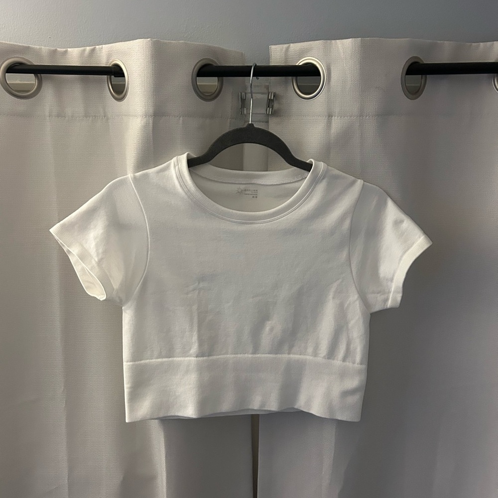 Offline by Aerie White Seamless Cropped T-shirt